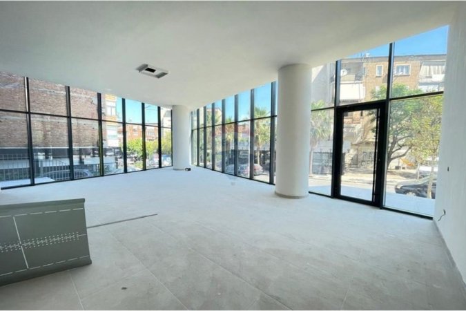 Tirane, shitet dyqan , 154 m² 735.000 € 
