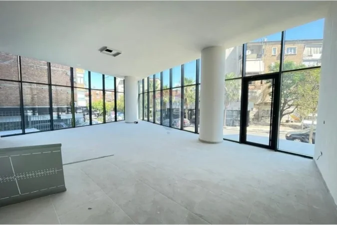 Tirane, shitet dyqan , 154 m² 735.000 € 