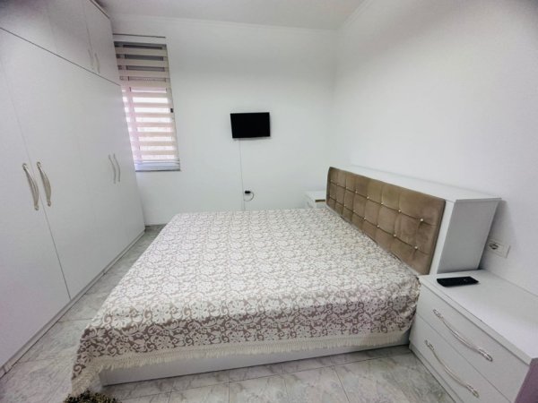 Tirane, jepet me qera apartament 1+1+Ballkon Kati 5, 70 m² 550 € (Shkolla cajupi)