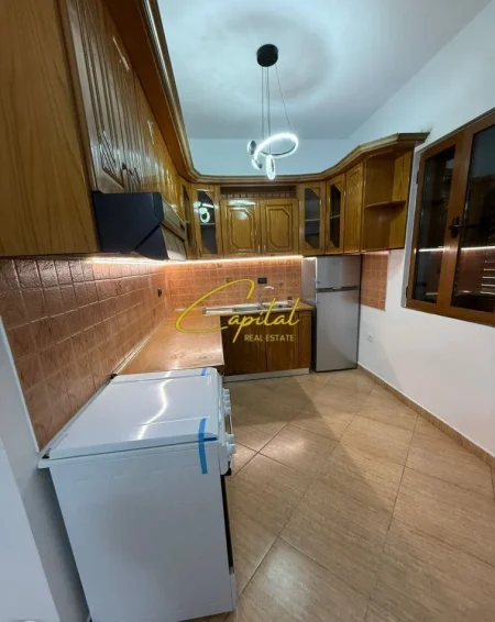 Tirane, jepet me qera apartament 3+1 Kati 4, 143 m² 500 € (RRUGA SIRI KODRA)