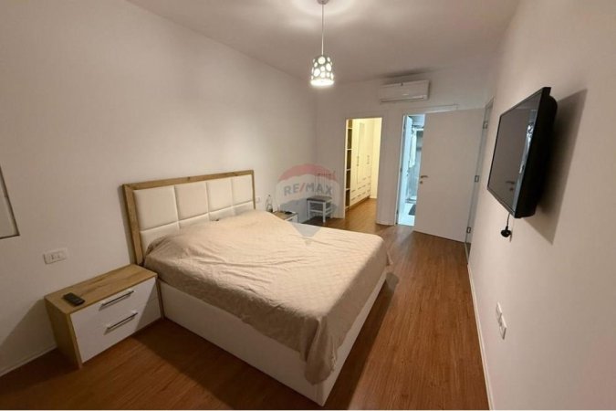 Tirane, jepet me qera apartament 2+1+Ballkon , 95 m² 800 € 
