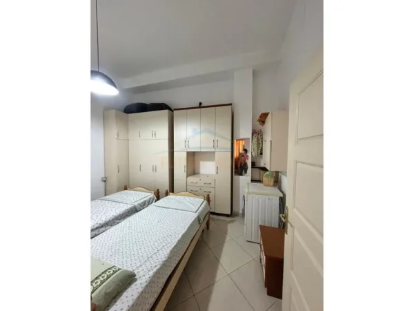 Tirane, jepet me qera apartament 1+1 Kati 0, 40 m² 300 € 