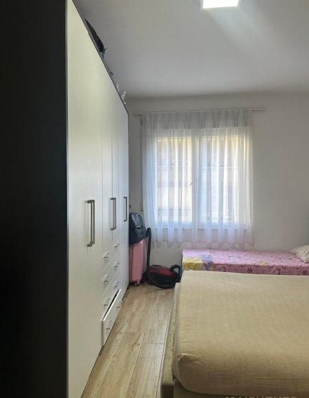Tirane, jepet me qera apartament 1+1 Kati 1, 70 m² 550 € (Rruga 5 Maji)