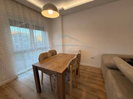 Tirane, jepet me qera apartament 2+1 Kati 2, 96 m² 1.000 € 