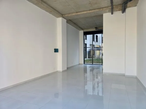 Tirane, shitet ambjent biznesi Kati 0, 92 m² 330.000 € 
