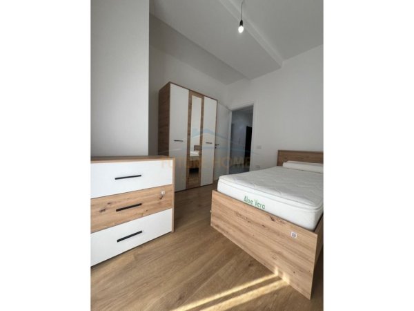 Tirane, jepet me qera apartament 2+1 Kati 3, 105 m² 550 € 