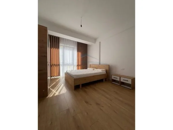 Tirane, jepet me qera apartament 2+1 Kati 3, 105 m² 550 € 