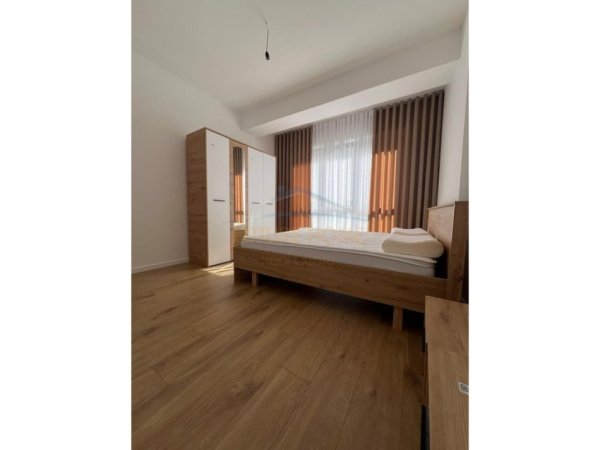 Tirane, jepet me qera apartament 2+1 Kati 3, 105 m² 550 € 
