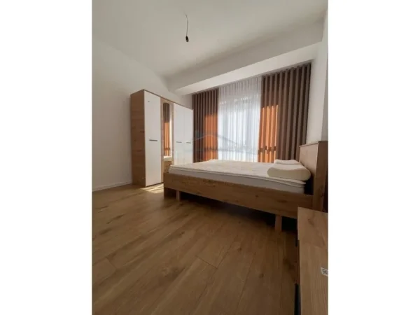 Tirane, jepet me qera apartament 2+1 Kati 3, 105 m² 550 € 