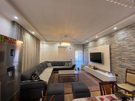 Tirane, jepet me qera apartament 2+1 Kati 2, 127 m² 650 € 