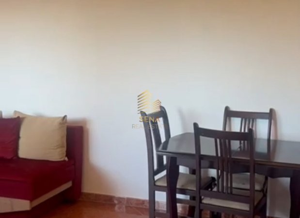 Tirane, jepet me qera apartament 2+1+Ballkon Kati 4, 92 m² 400 € (Rruga Allaman Dervishi)