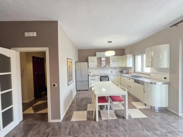 Tirane, shitet apartament 2+1+Ballkon Kati 5, 75 m² 250.000 € 