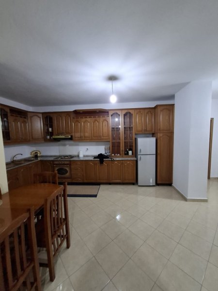 Durres, jepet me qera apartament 2+1+Ballkon Kati 3, 110 m² 400 € (lagjia 13)