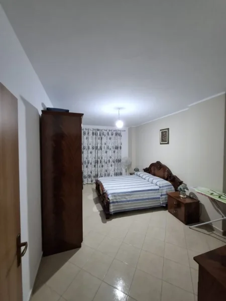 Durres, jepet me qera apartament 2+1+Ballkon Kati 3, 110 m² 400 € (lagjia 13)