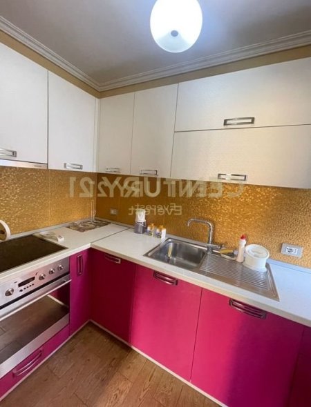 Tirane, jepet me qera apartament 1+1 Kati 2, 55 m² 400 € 