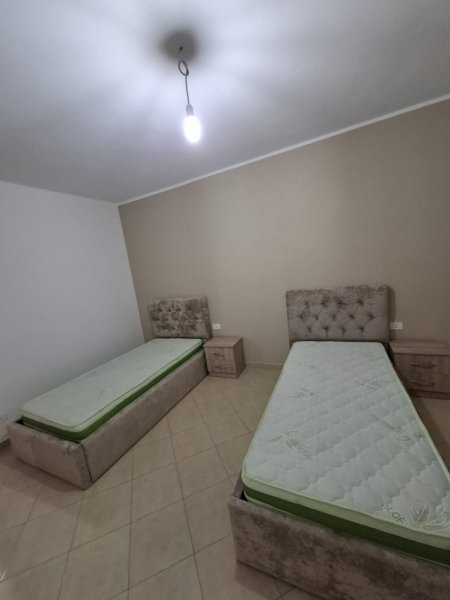 Durres, jepet me qera apartament 2+1+Ballkon Kati 3, 110 m² 400 € (lagjia 13)