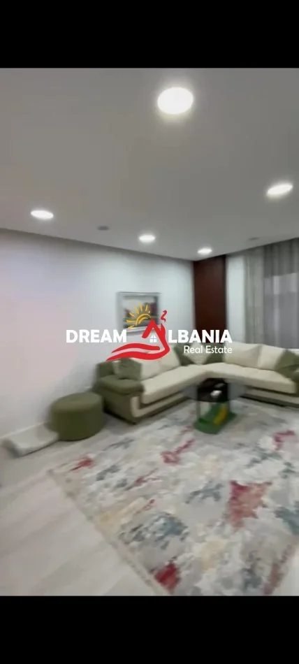 Tirane, jepet me qera 1+1 , 70 m² 450 € (Tek Terminali Jug-Veri)