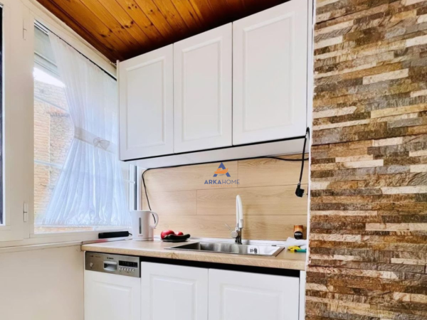 Tirane, jepet me qera apartament 1+1 , 55 m² 600 € (TE PALLATET AGIMI, BLLOK)