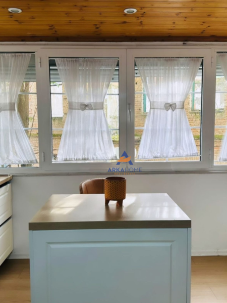 Tirane, jepet me qera apartament 1+1 , 55 m² 600 € (TE PALLATET AGIMI, BLLOK)