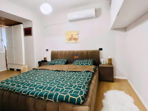 Tirane, jepet me qera apartament 1+1 , 55 m² 600 € (TE PALLATET AGIMI, BLLOK)