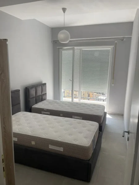 Tirane, jepet me qera apartament 2+1 Kati 7, 90 m² 700 € (Materniteti i Ri)