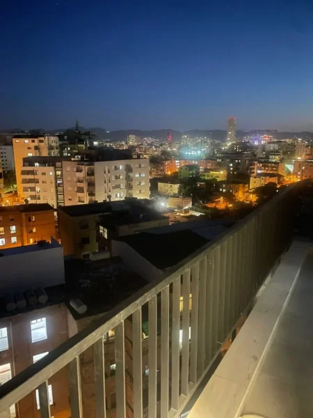 Tirane, jepet me qera apartament 2+1 Kati 7, 90 m² 700 € (Materniteti i Ri)