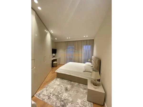 Tirane, shitet apartament 3+1 Kati 3, 181 m² 385.000 € 