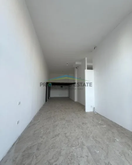 Tirane, shitet ambjent biznesi Kati 0, 107 m² 240.000 € (Fusha Aviacionit)