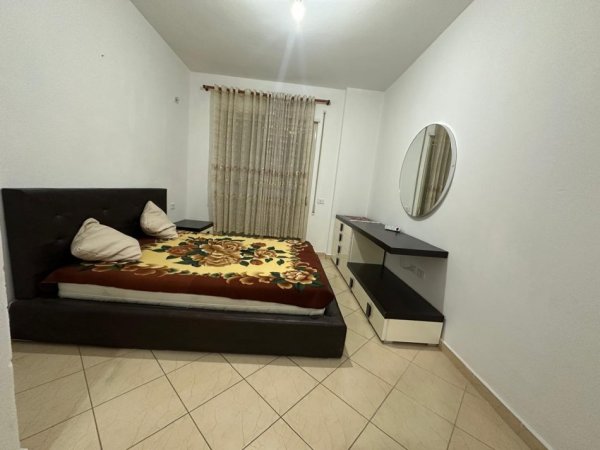 Tirane, jepet me qera apartament 2+1 Kati 4, 100 m² 400 € 
