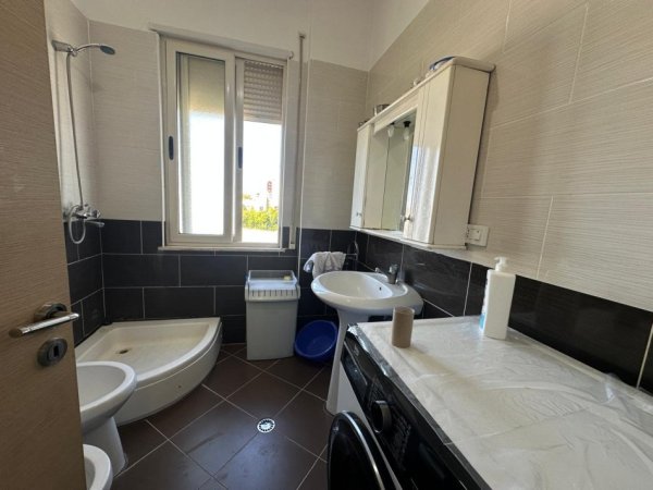 Tirane, jepet me qera apartament 2+1 Kati 4, 100 m² 400 € 