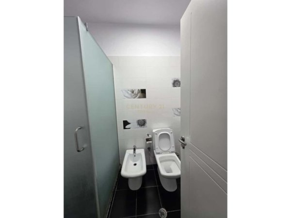 Tirane, jepet me qera apartament 2+1 Kati 10, 100 m² 800 € (KOMPLEKSI PANORAMA)