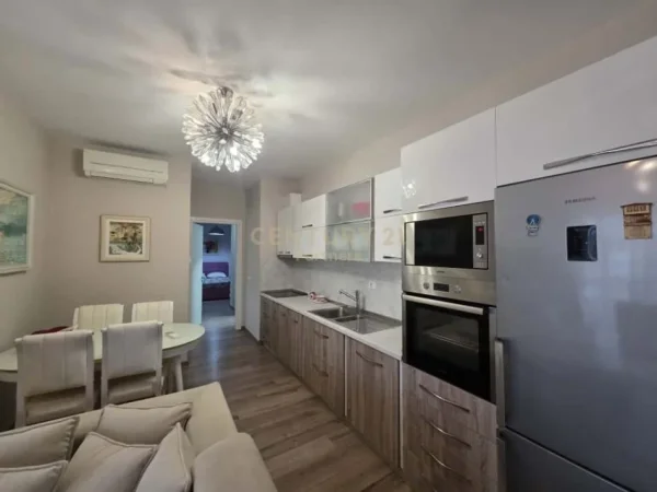 Tirane, jepet me qera apartament 2+1 Kati 10, 100 m² 800 € (KOMPLEKSI PANORAMA)