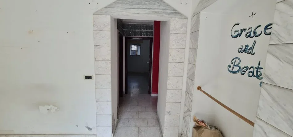 Tirane, shitet dyqan Kati 0, 35 m² 125.000 €