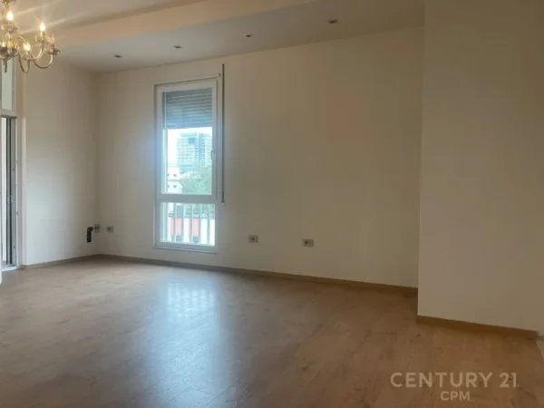 Tirane, jepet me qera zyre Kati 3, 109 m² 1.700 € (Ish-Blloku)