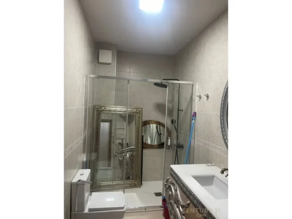 Tirane, jepet me qera zyre Kati 3, 109 m² 1.700 € (Ish-Blloku)