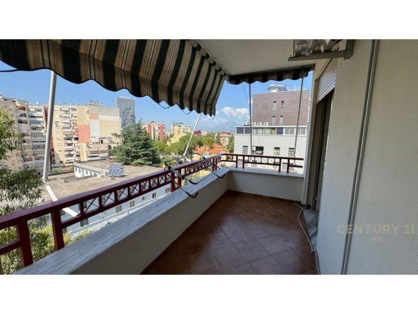 Tirane, jepet me qera apartament 3+1 Kati 7, 130 m² 1.050 € (Rruga e Elbasanit)
