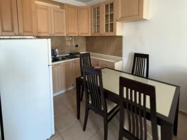 Tirane, jepet me qera apartament 1+1+Ballkon Kati 5, 60 m² 350 € (PRANE RESTORANT FRESKUT, FRESK)