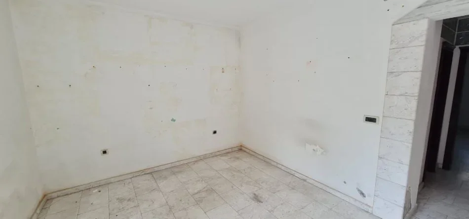 Tirane, shitet dyqan , 32 m² 135.000 € 