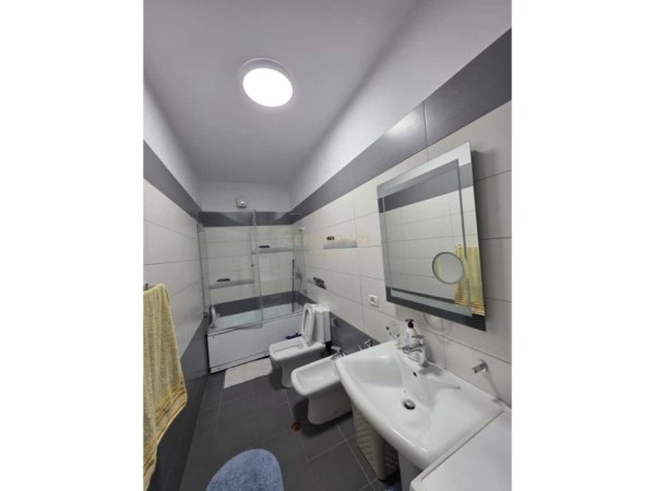 Tirane, jepet me qera apartament 2+1+Aneks+Ballkon Kati 10, 100 m² 800 € (Kompleksi Panorama)