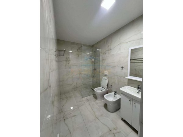 Tirane, jepet me qera apartament 2+1 Kati 7, 94 m² 750 € (Fiori Di Bosco)