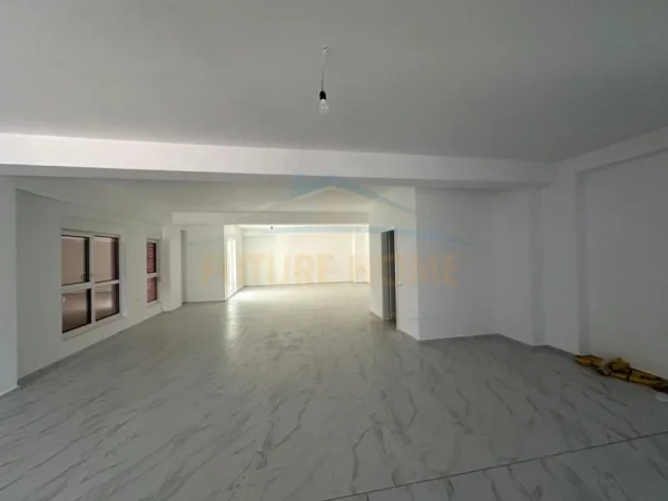Tirane, jepet me qera ambjent biznesi Kati 0, 290 m² 2.000 € (Kompleksi KAIMI , Alidem)