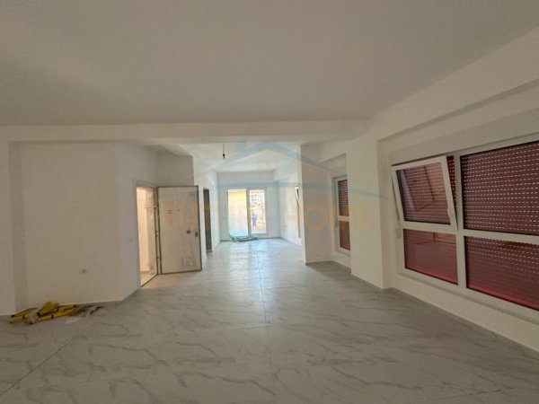 Tirane, jepet me qera ambjent biznesi Kati 0, 290 m² 2.000 € (Kompleksi KAIMI , Alidem)
