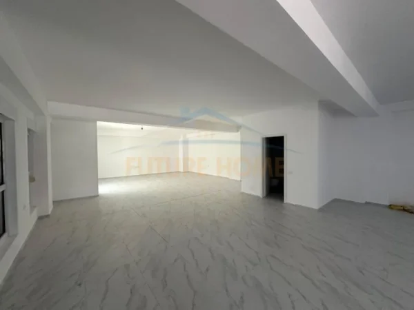 Tirane, jepet me qera ambjent biznesi Kati 0, 290 m² 2.000 € (Kompleksi KAIMI , Alidem)
