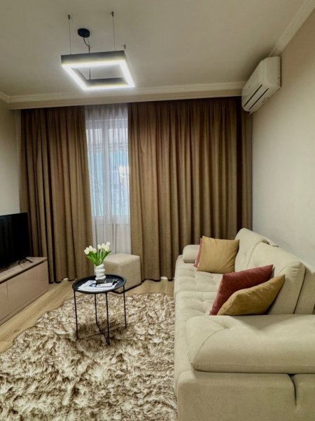 Tirane, jepet me qera apartament 1+1+Ballkon Kati 4, 75 m² 900 € (Bllok ,Rruga Brigada VIII)
