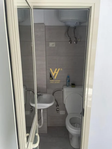 Tirane, shitet dyqan Kati 0, 20 m² 75.000 € (MYSLYM SHYR)