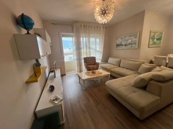 Tirane, jepet me qera apartament 2+1 Kati 10, 108 m² 800 € (Rruga Panorama , SPAK)