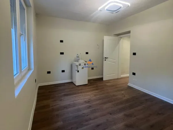 Tirane, shitet apartament 1+1+Ballkon Kati 1, 40 m² 105.000 € (21 DHJETORI (TE MOZAIKU))