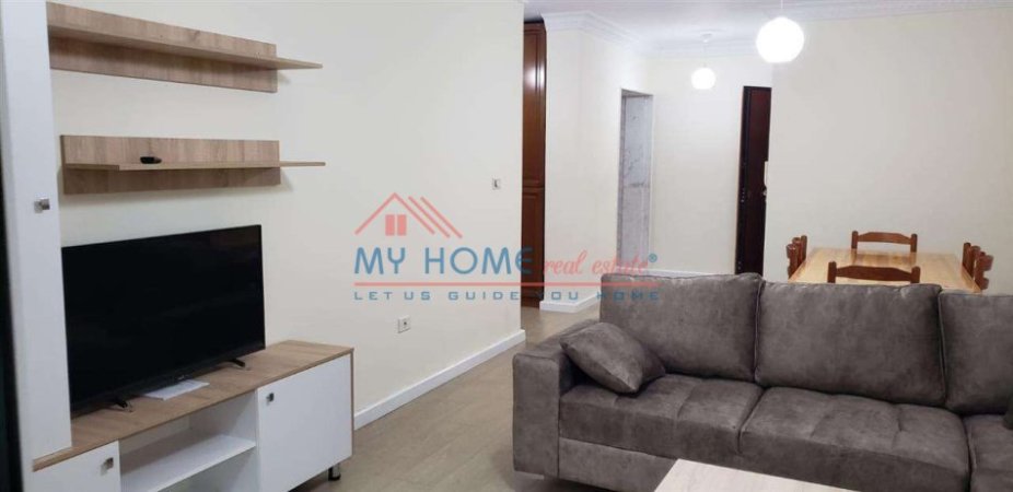 Tirane, jepet me qera apartament 2+1+Ballkon Kati 7, 99 m² 550 € (Rruga Dritan Hoxha)