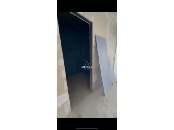 Vlore, shitet apartament 1+1 Kati 3, 95 m² 313.038 € (Jalë)