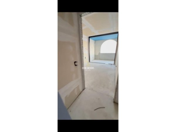 Vlore, shitet apartament 1+1 Kati 3, 95 m² 313.038 € (Jalë)